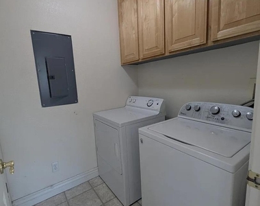 2207 Spanish Court - Photo Thumbnail 13