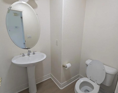 2207 Spanish Court - Photo Thumbnail 14