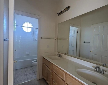 2207 Spanish Court - Photo Thumbnail 12