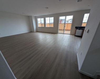 1587 Greeley Way - Photo Thumbnail 2