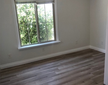 49318 Blanche Avenue - Photo Thumbnail 8