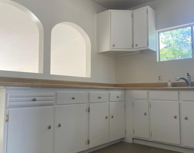 634 E Walnut - Photo Thumbnail 2