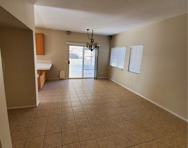 1244 Salem Drive - Photo Thumbnail 6