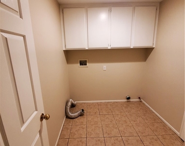 1244 Salem Drive - Photo Thumbnail 7