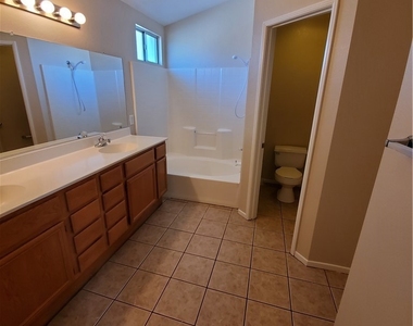 1244 Salem Drive - Photo Thumbnail 12