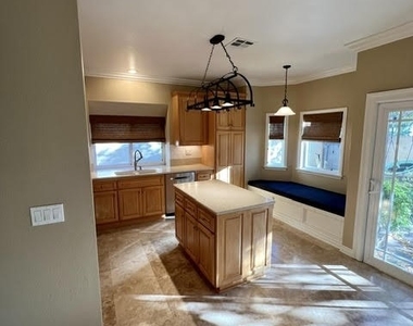 10671 Champagne - Photo Thumbnail 7
