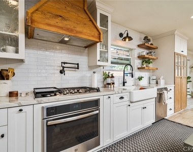 1025 Kent Drive - Photo Thumbnail 11