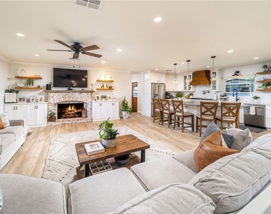 1025 Kent Drive - Photo Thumbnail 6