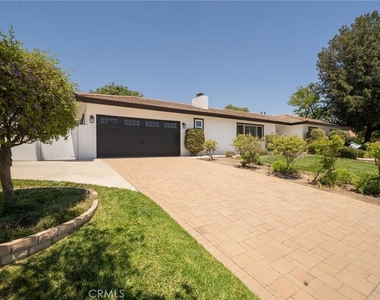 1025 Kent Drive - Photo Thumbnail 3