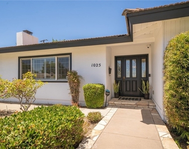 1025 Kent Drive - Photo Thumbnail 2