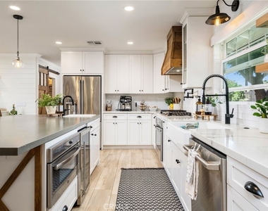 1025 Kent Drive - Photo Thumbnail 9