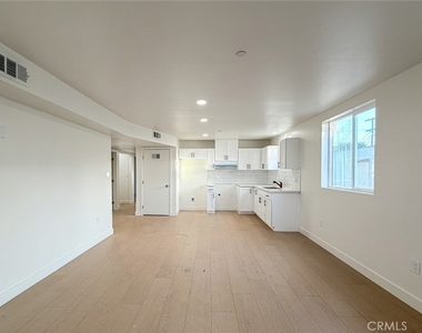 2120 E 92nd Street - Photo Thumbnail 10