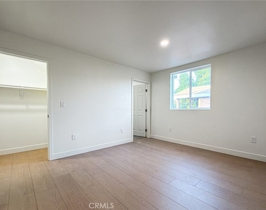 2120 E 92nd Street - Photo Thumbnail 12