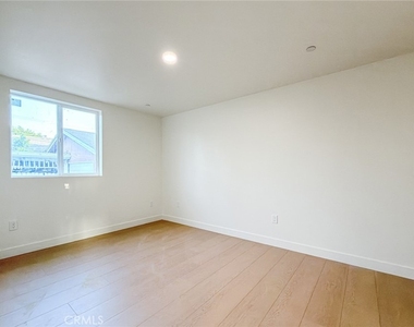 2120 E 92nd Street - Photo Thumbnail 18