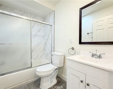 734 E 52nd Street - Photo Thumbnail 12