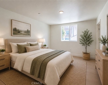 734 E 52nd Street - Photo Thumbnail 6