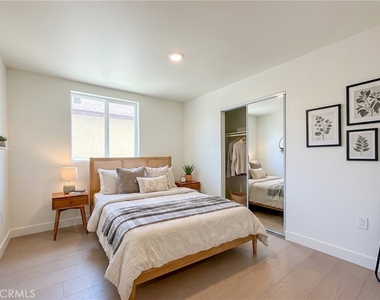 734 E 52nd Street - Photo Thumbnail 15