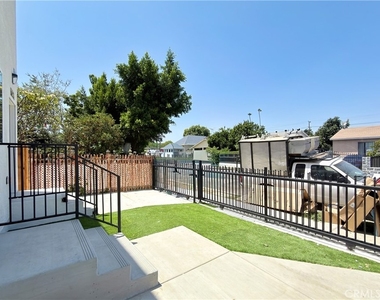 734 E 52nd Street - Photo Thumbnail 2