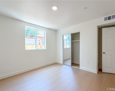 734 E 52nd Street - Photo Thumbnail 3
