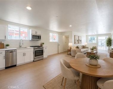 734 E 52nd Street - Photo Thumbnail 8