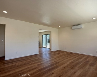 303 N New Avenue - Photo Thumbnail 1