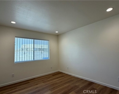 303 N New Avenue - Photo Thumbnail 10