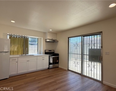 303 N New Avenue - Photo Thumbnail 5