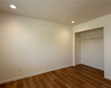 303 N New Avenue - Photo Thumbnail 11
