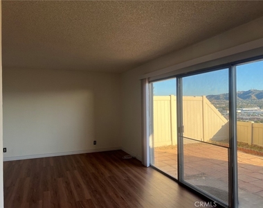 238 Hillcrest Drive - Photo Thumbnail 3
