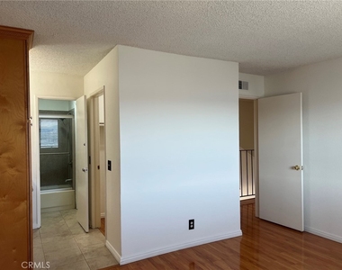 238 Hillcrest Drive - Photo Thumbnail 12