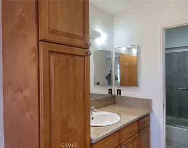 238 Hillcrest Drive - Photo Thumbnail 18