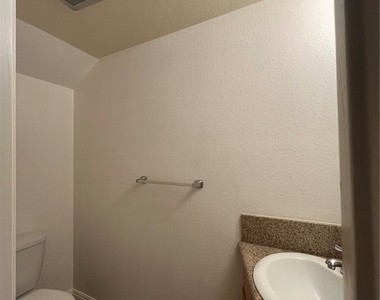 238 Hillcrest Drive - Photo Thumbnail 7