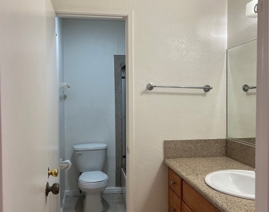238 Hillcrest Drive - Photo Thumbnail 20