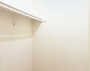 238 Hillcrest Drive - Photo Thumbnail 13
