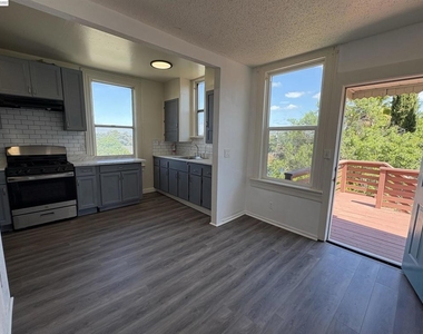 542 Grant St - Photo Thumbnail 6