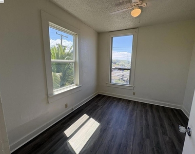 542 Grant St - Photo Thumbnail 15