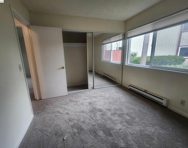 27162 Tampa Ave - Photo Thumbnail 8