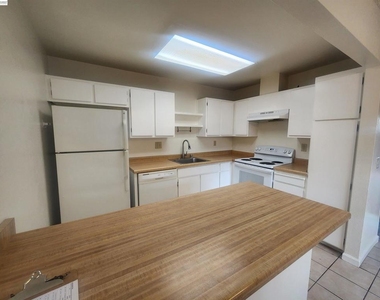 27162 Tampa Ave - Photo Thumbnail 6