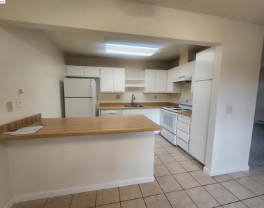 27162 Tampa Ave - Photo Thumbnail 5