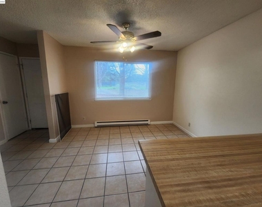 27162 Tampa Ave - Photo Thumbnail 4