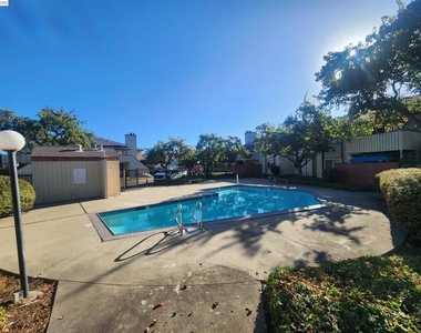 27162 Tampa Ave - Photo Thumbnail 16