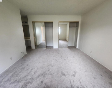 27162 Tampa Ave - Photo Thumbnail 10