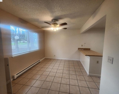 27162 Tampa Ave - Photo Thumbnail 3