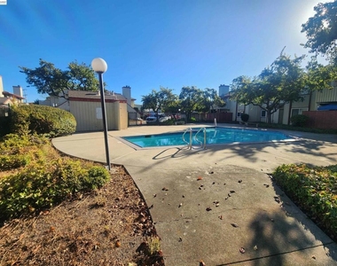 27162 Tampa Ave - Photo Thumbnail 14
