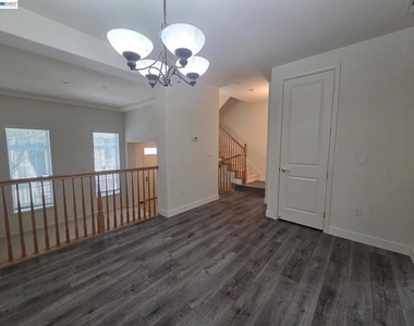 3727 Whitworth Dr - Photo Thumbnail 4