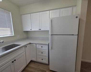2255 Chestnut St - Photo Thumbnail 9