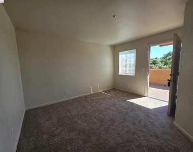 2255 Chestnut St - Photo Thumbnail 4