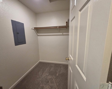 2255 Chestnut St - Photo Thumbnail 12
