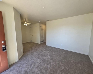 2255 Chestnut St - Photo Thumbnail 2