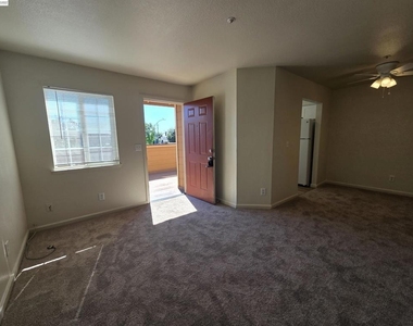 2255 Chestnut St - Photo Thumbnail 3